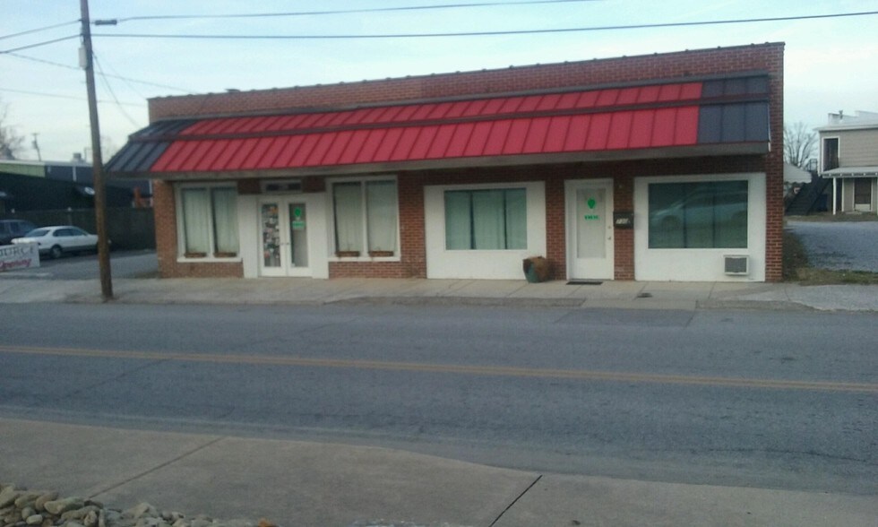 730 Locust St, Hendersonville, NC 28792 Retail for Lease