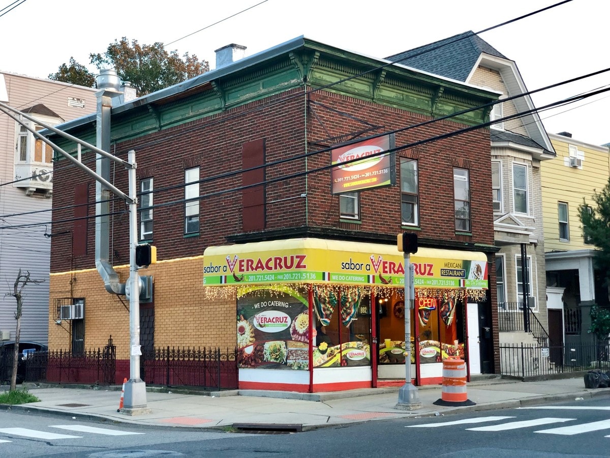 992 Summit Ave, Jersey City, NJ 07307