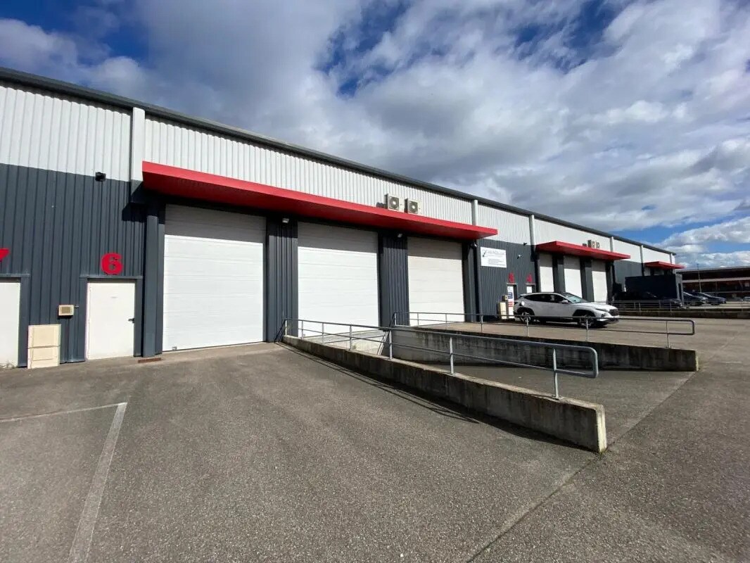 Flex in Saint-Quentin-Fallavier for lease Building Photo- Image 1 of 10