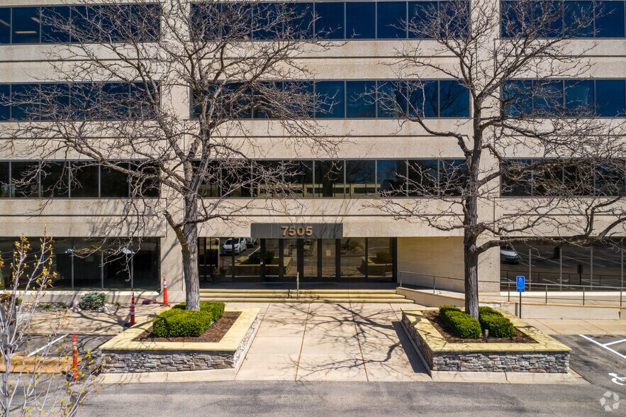7505 Metro Blvd, Edina, MN for lease - Building Photo - Image 3 of 13
