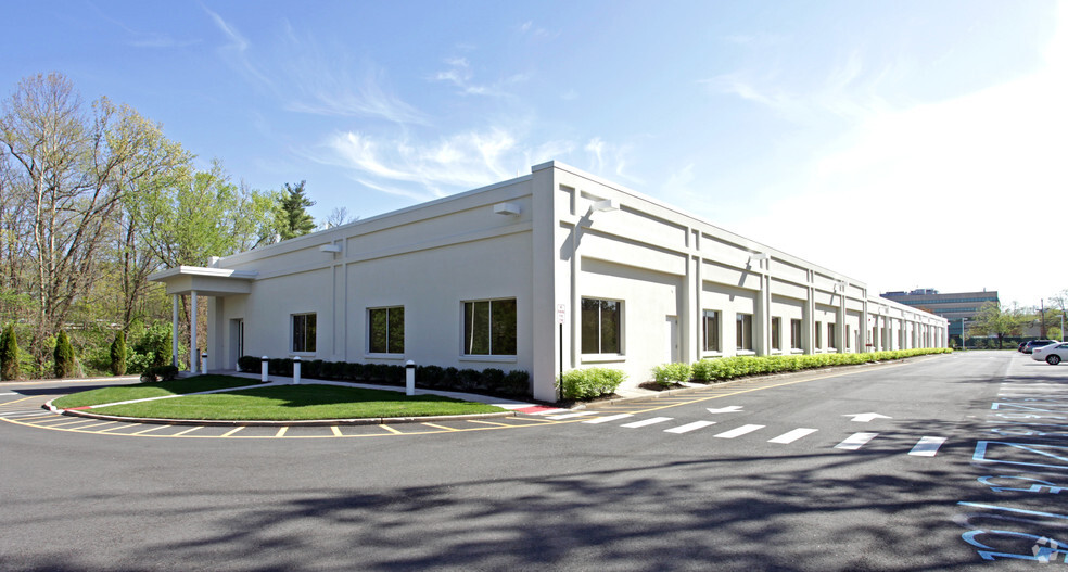 37 W Century Rd, Paramus, NJ for lease - Building Photo - Image 3 of 6