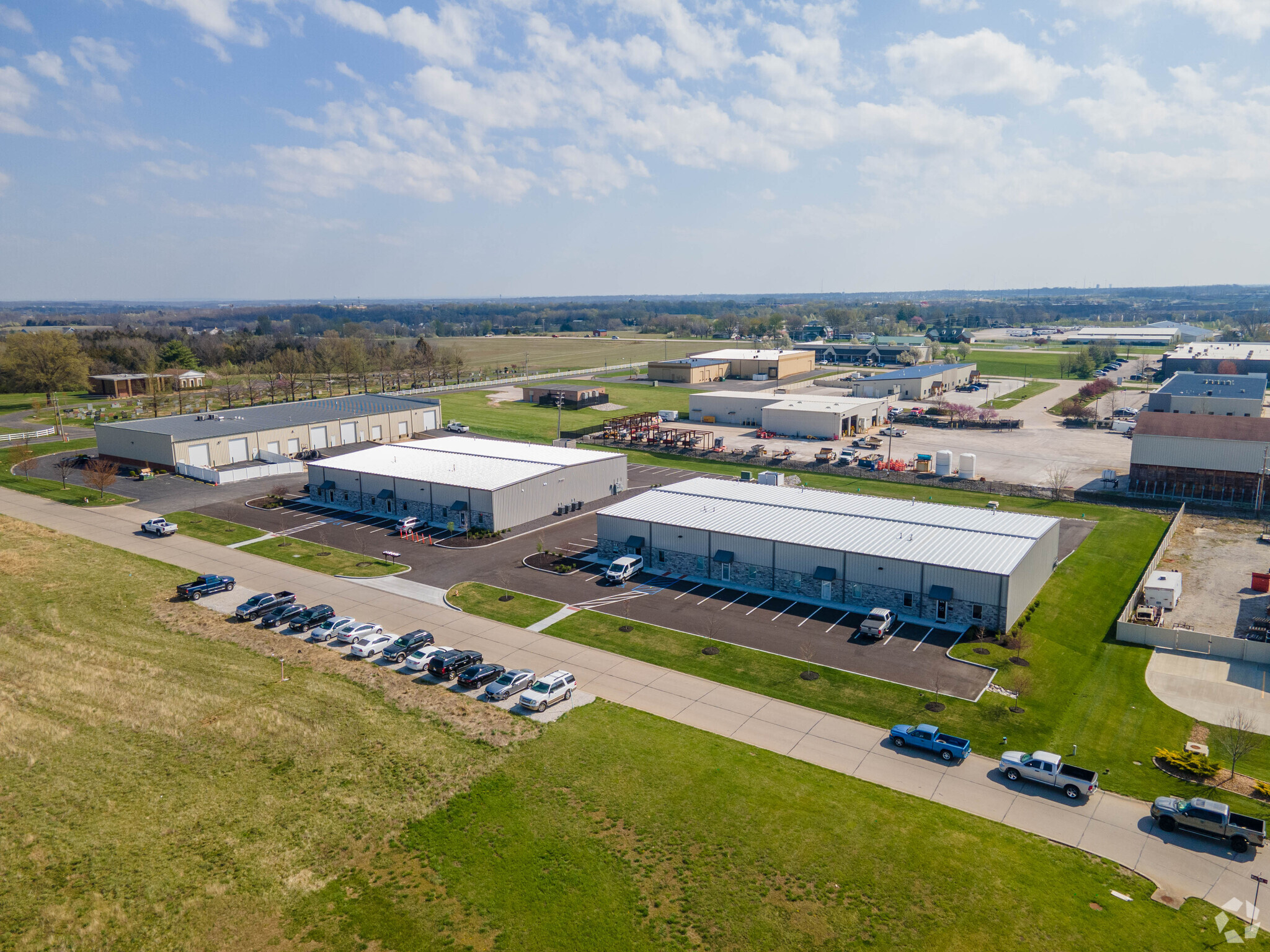 1072 Wies Industrial Dr, Lake Saint Louis, MO for lease Primary Photo- Image 1 of 9