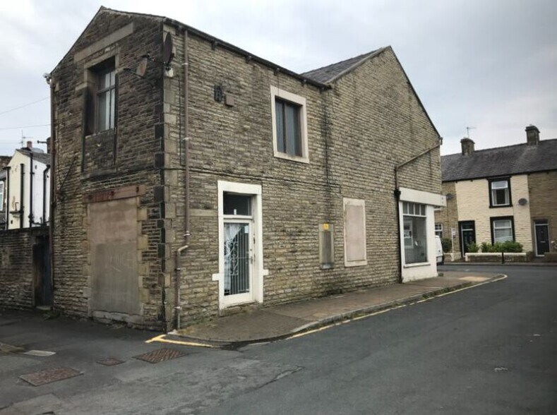 41 Victoria Rd, Barnoldswick, BB18 6UN Retail for Sale
