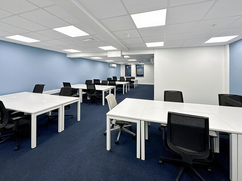 184 Nottingham Rd, Nottingham for lease - Interior Photo - Image 1 of 8