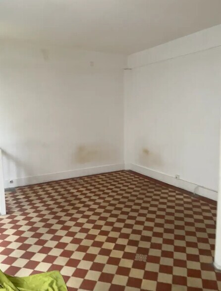 Retail in Paris for lease - Building Photo - Image 2 of 8