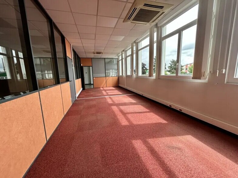 Office in Châtenoy-le-Royal for lease - Interior Photo - Image 2 of 7