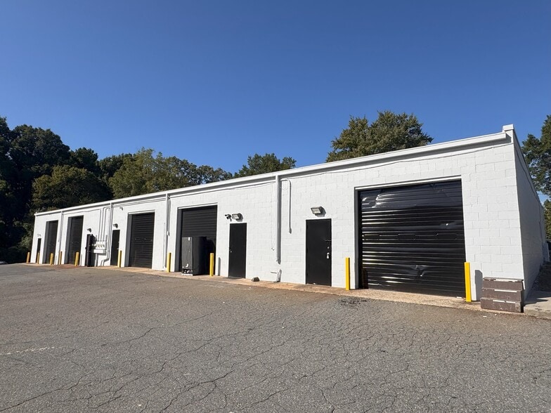 6016 Mcdaniel Ln, Charlotte, NC for lease - Building Photo - Image 1 of 6