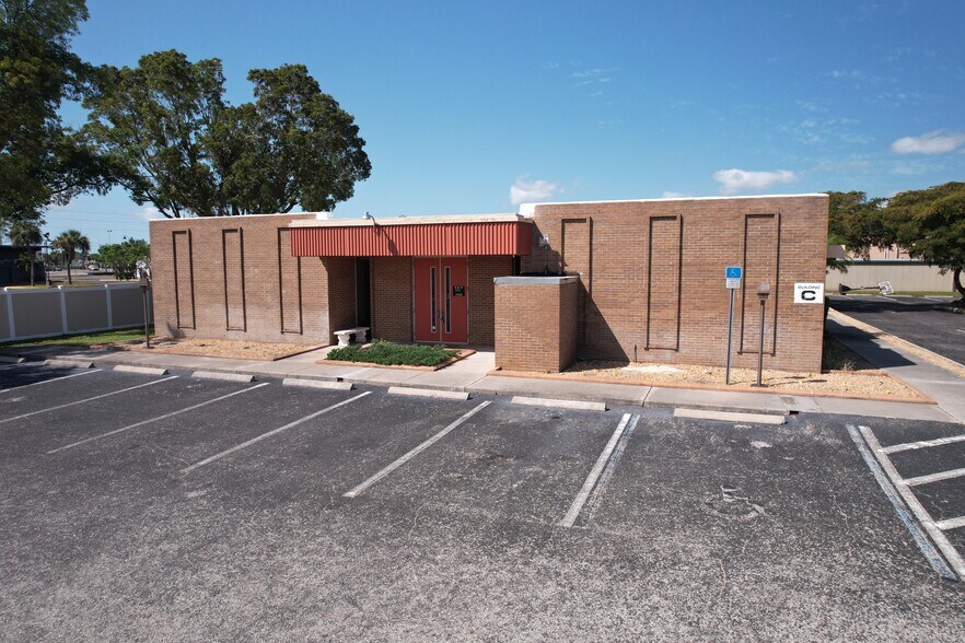 3900 Broadway Ave, Fort Myers, FL for sale - Building Photo - Image 2 of 54