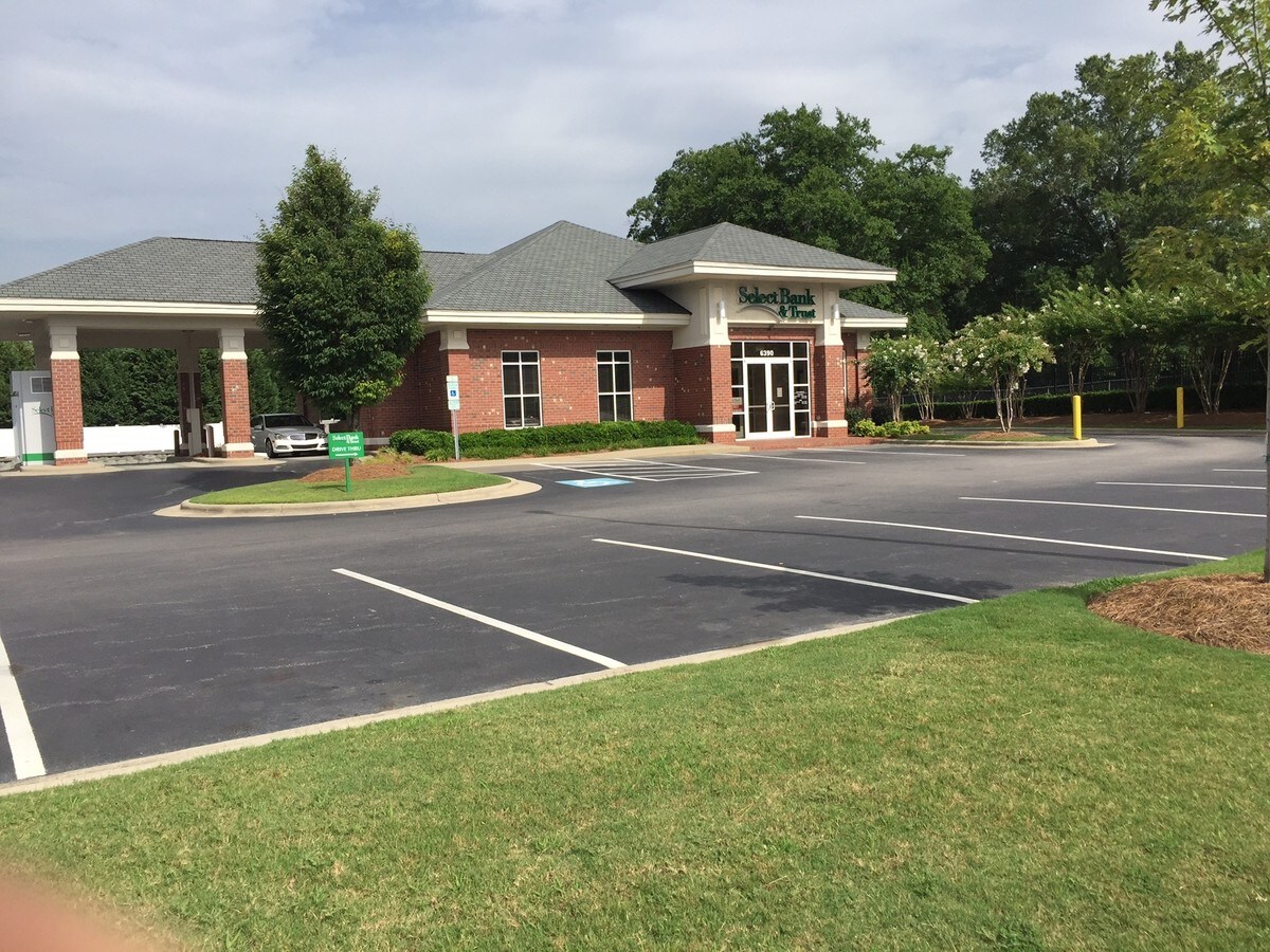 6390 Ramsey St, Fayetteville, NC 28311