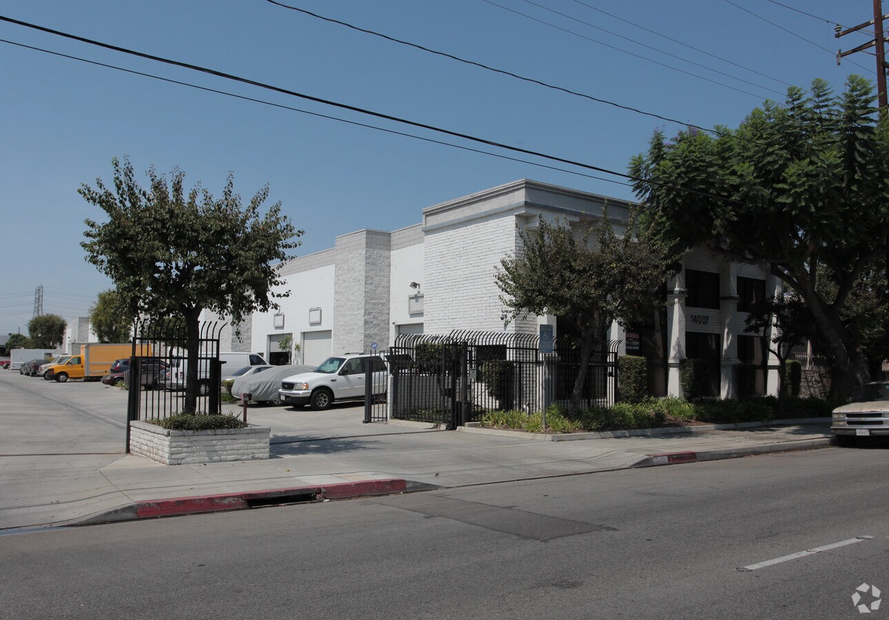 14039 Garfield Ave, Paramount, CA 90723