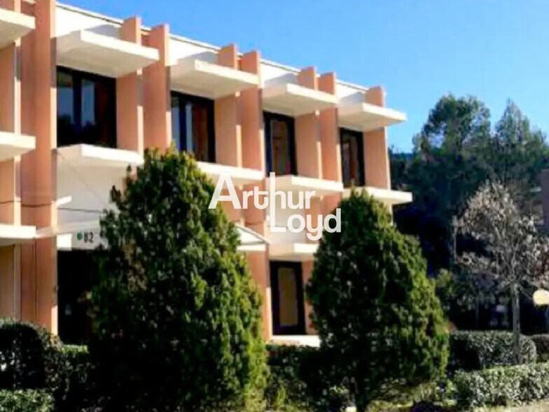 Office in Valbonne for lease - Building Photo - Image 2 of 22