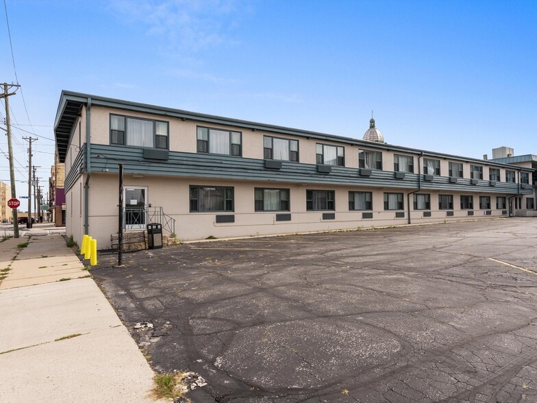 908 Washington St, Manitowoc, WI for sale - Building Photo - Image 3 of 18