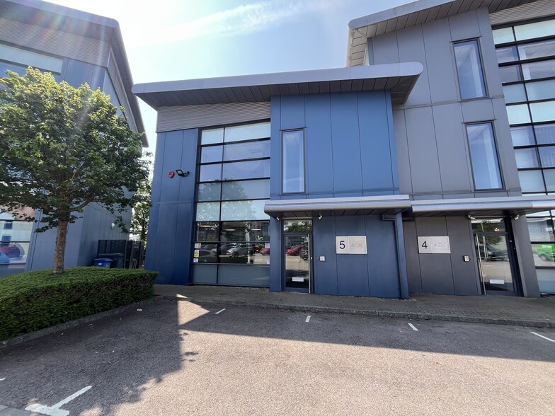 Whittle Way, Stevenage for lease - Building Photo - Image 1 of 7