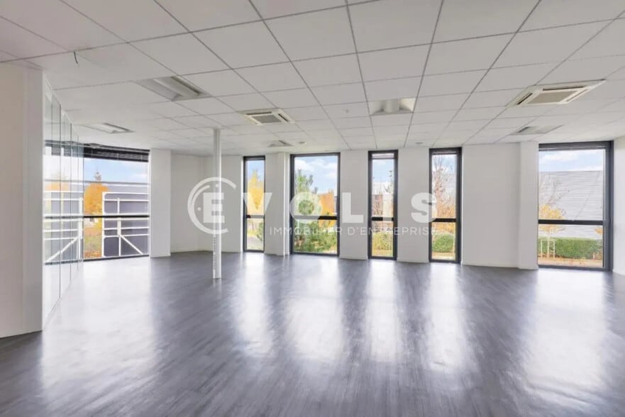 Flex in Bailly-Romainvilliers for lease - Building Photo - Image 2 of 10