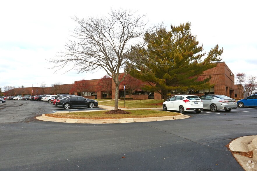 47912 Halyard Dr, Plymouth, MI for sale - Building Photo - Image 2 of 8