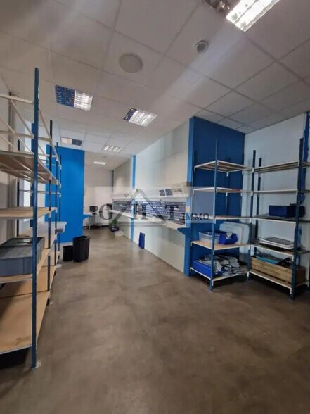 Retail in Ivry-sur-Seine for lease - Interior Photo - Image 2 of 3