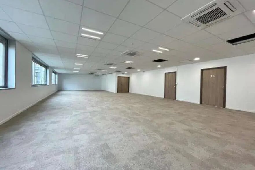 Office in Boulogne-Billancourt for lease - Interior Photo - Image 1 of 1