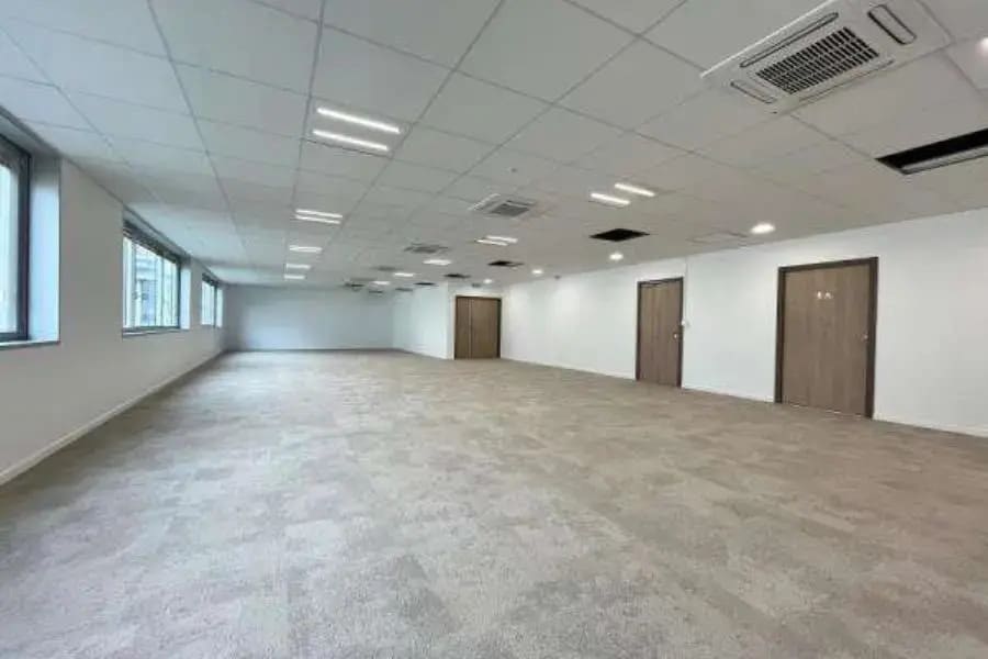 Office in Boulogne-Billancourt for lease Interior Photo- Image 1 of 2