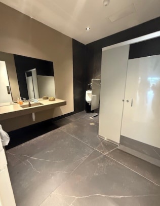 S64W15660 Commerce Center Pky, Muskego, WI for lease - Interior Photo - Image 3 of 7