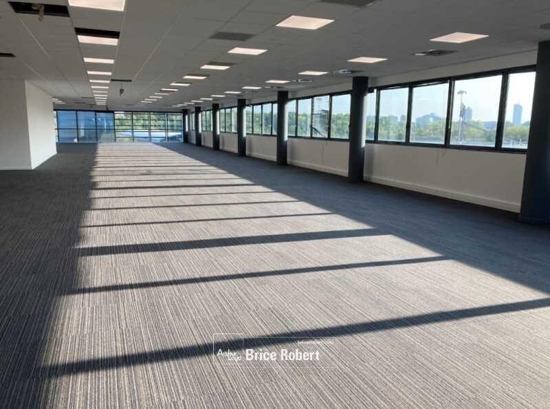 Office in Caluire-et-Cuire for lease Interior Photo- Image 1 of 4