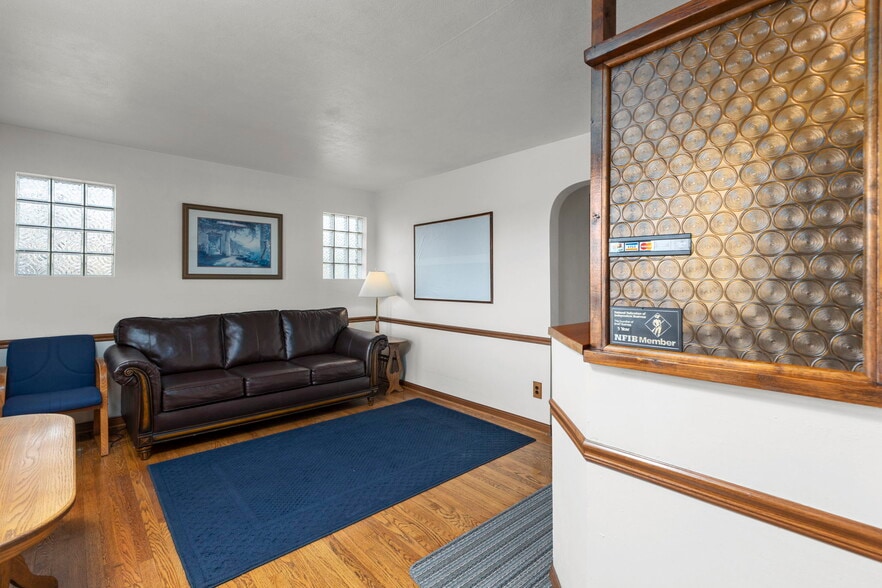 540 Howdershell Rd, Florissant, MO for sale - Building Photo - Image 3 of 8