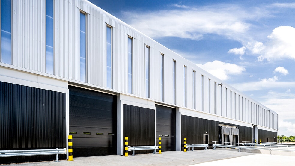 A5, Milton Keynes for lease - Building Photo - Image 2 of 9