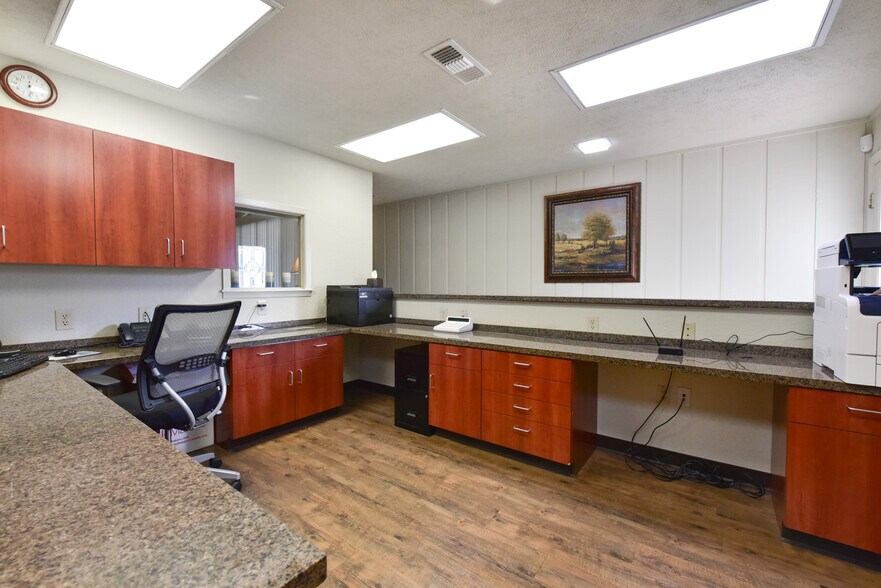 602 N Gray St, Caldwell, TX for sale - Interior Photo - Image 3 of 18