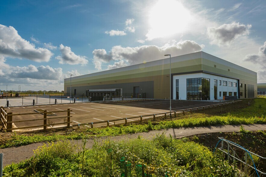 C112 Chippenham Rd, Chippenham for lease - Building Photo - Image 2 of 37