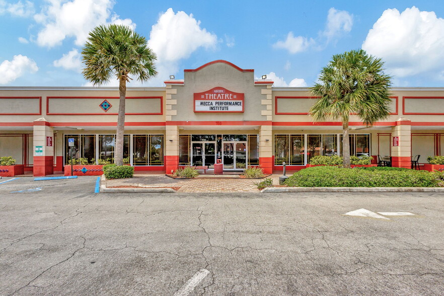 702 Park Ave, West Palm Beach, FL for lease - Building Photo - Image 1 of 13