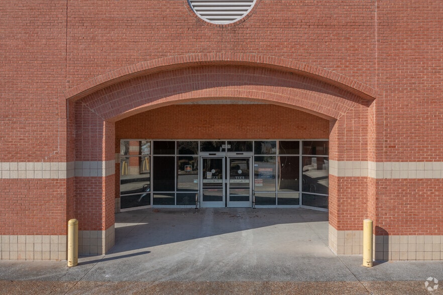 5975 Mobile Hwy, Pensacola, FL for lease - Building Photo - Image 3 of 6