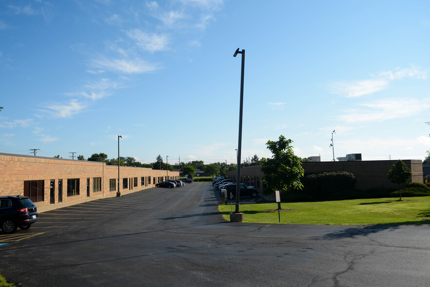 720 Industrial Dr, Cary, IL for lease - Building Photo - Image 2 of 5