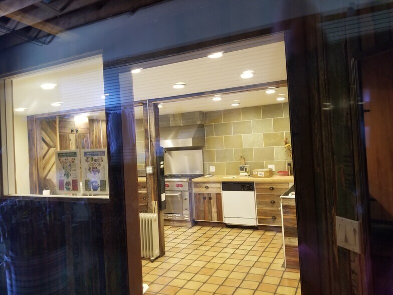 1805 Eastshore Hwy, Berkeley, CA 94710 Discount Fabrics