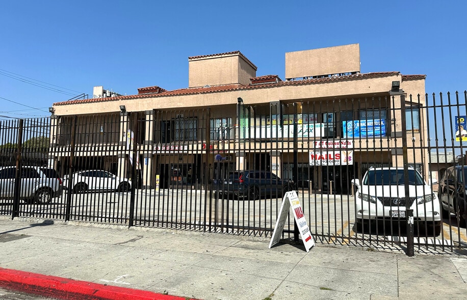 4376 S Western Ave, Los Angeles, CA for sale - Building Photo - Image 3 of 10