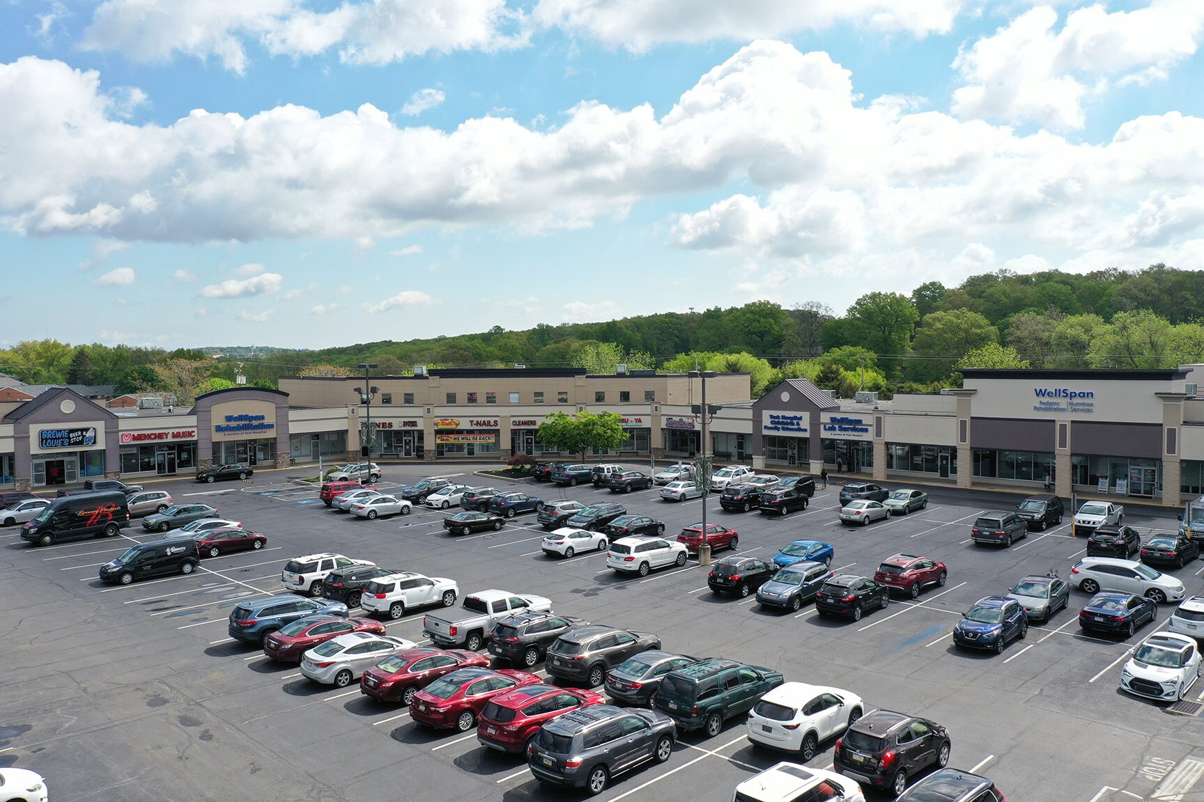 2081 Springwood Rd, York, PA 17403 Queensgate Shopping Center