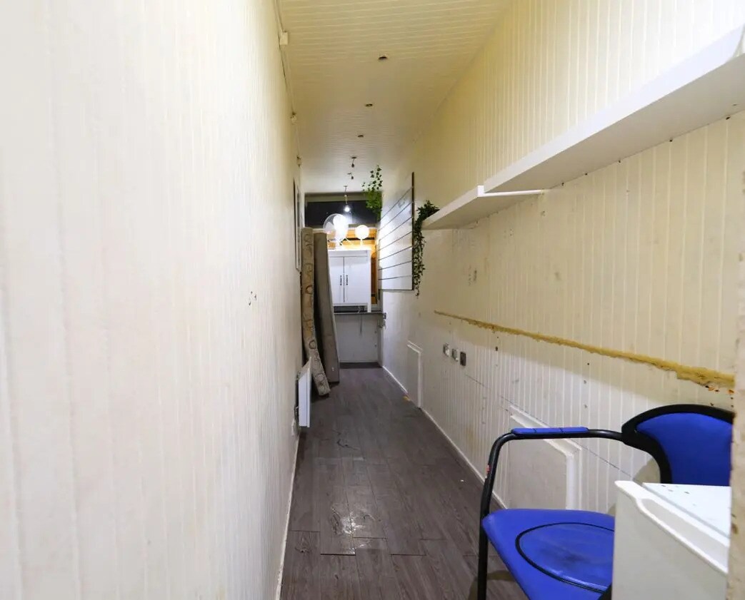 Office in Paris for lease Interior Photo- Image 1 of 2