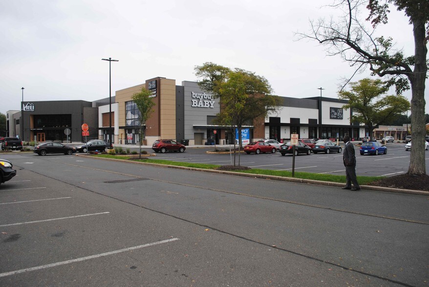 14171437 New Britain Ave, West Hartford, CT 06110