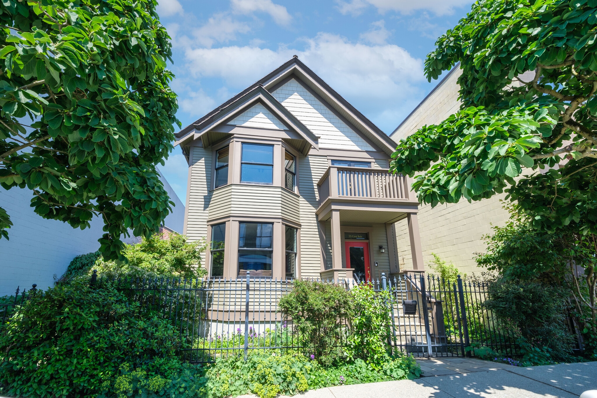 33 6th Av E, Vancouver, BC for sale Primary Photo- Image 1 of 1