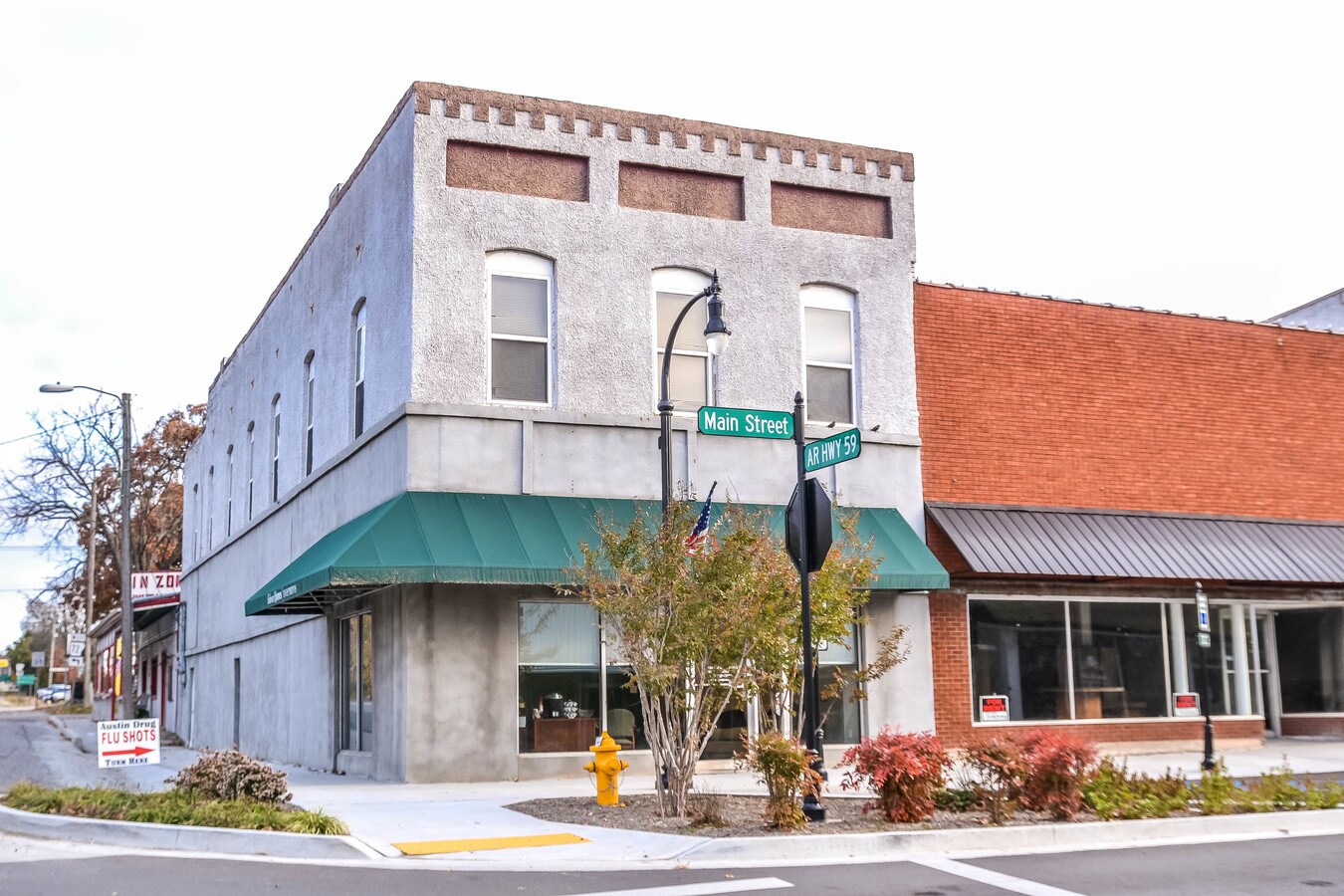 102 Main St NE, Gravette, AR 72736