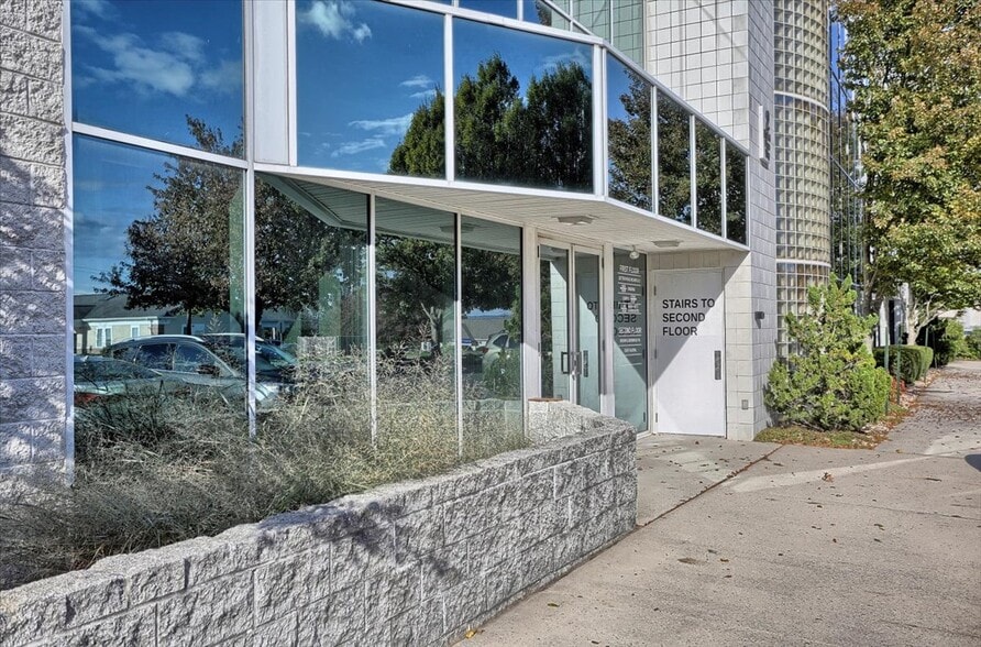 2 Market Plaza Way, Mechanicsburg, PA for lease - Building Photo - Image 2 of 4