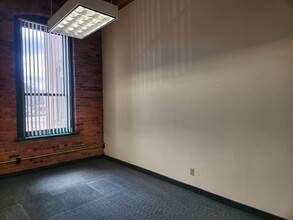 290 Pratt St, Meriden, CT for lease Interior Photo- Image 1 of 1