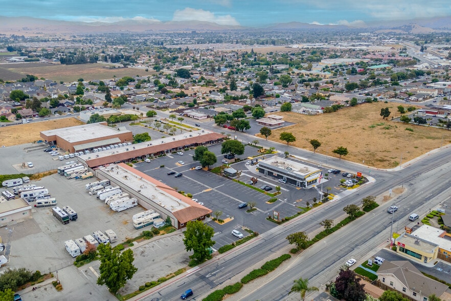 191 San Felipe Rd, Hollister, CA for lease - Building Photo - Image 2 of 44