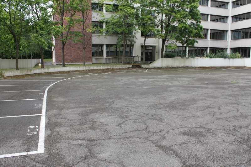 1 Rue Jean Pierre Timbaud, Montigny-le-Bretonneux for lease - Building Photo - Image 2 of 9