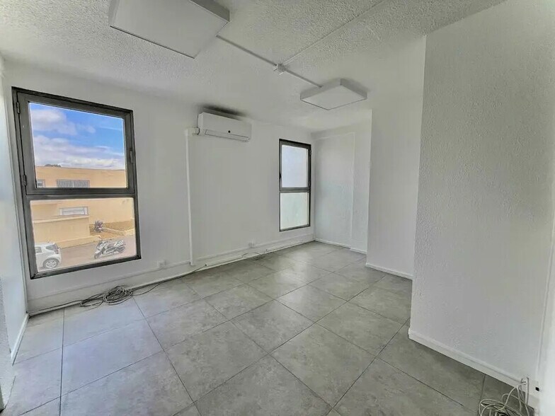 Office in Antibes for lease - Interior Photo - Image 2 of 3