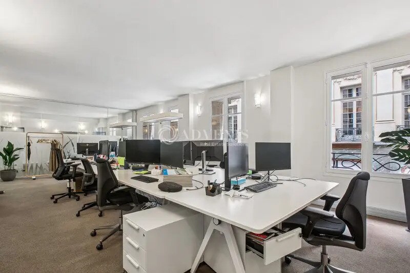 Office in Paris for lease - Interior Photo - Image 2 of 5