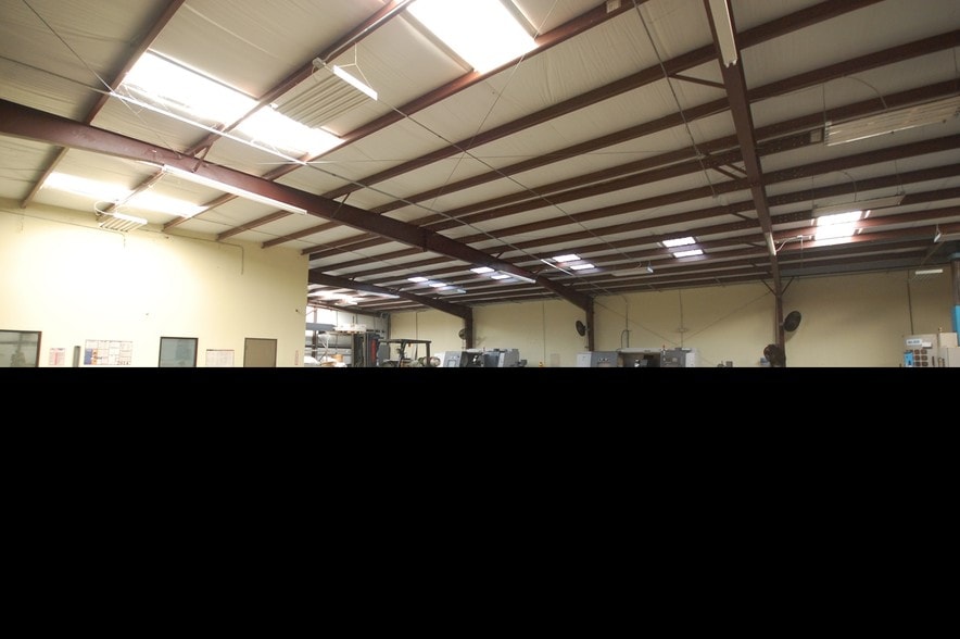 7211 Spindle Dr, Houston, TX for lease - Interior Photo - Image 2 of 6