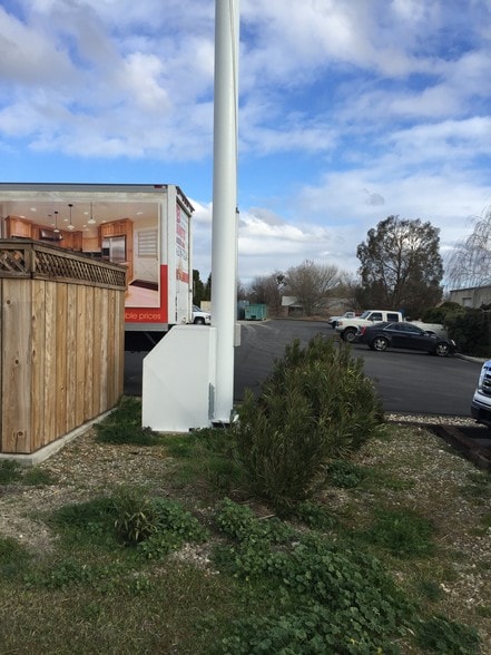 1720 Commerce Way, Paso Robles, CA for lease - Building Photo - Image 2 of 12