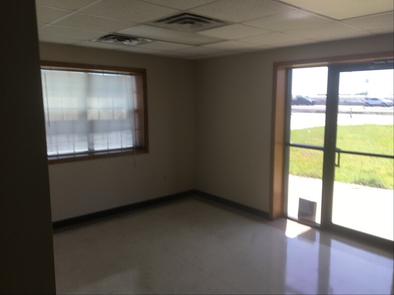 5007 Highway 90 E, Broussard, LA for lease - Interior Photo - Image 2 of 8