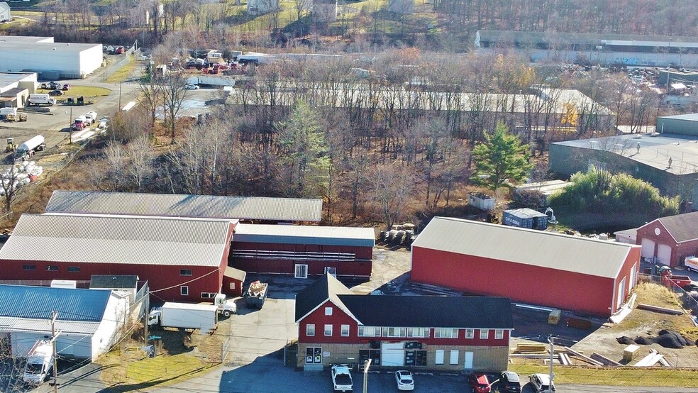 24 Sands Station Rd, Middletown, NY for sale - Building Photo - Image 2 of 20