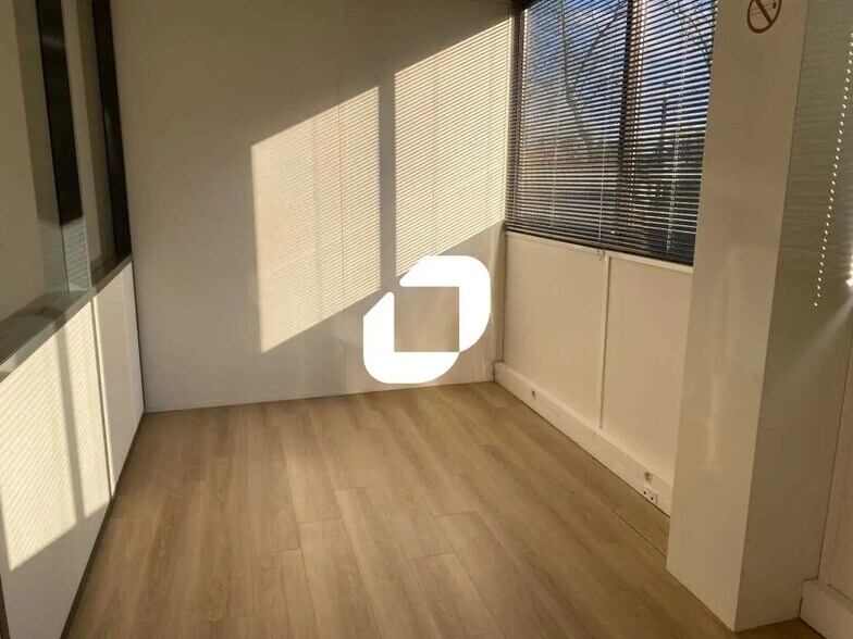 Office in Gradignan for lease - Interior Photo - Image 3 of 12