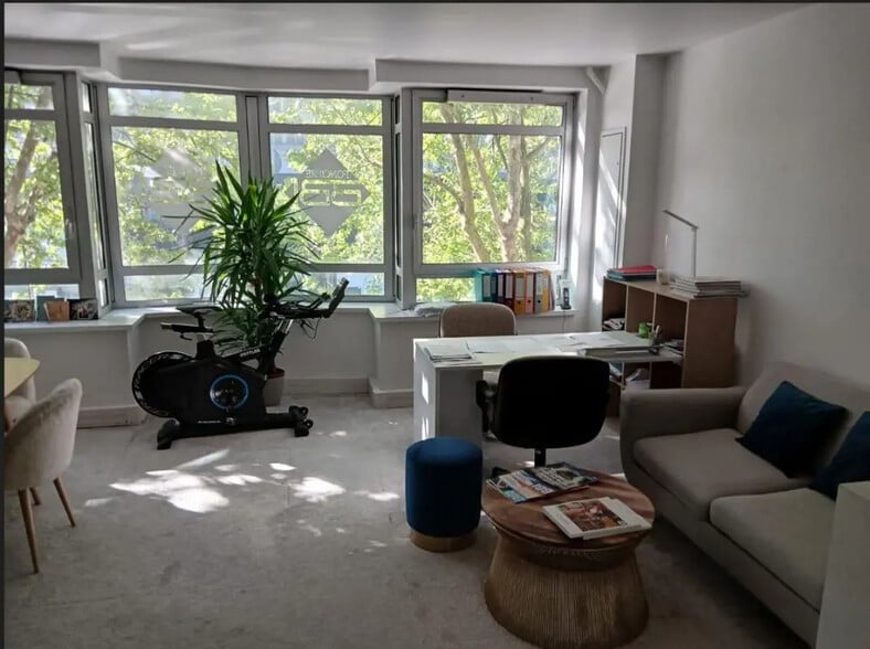 Office in Boulogne-Billancourt for lease - Building Photo - Image 2 of 5